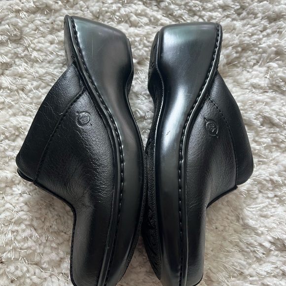 Born Clogs - Picture 3 of 7